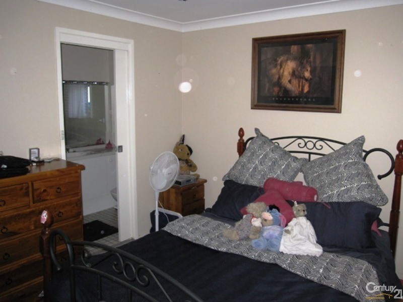 21 Waterfall Crescent, Cranebrook NSW 2749