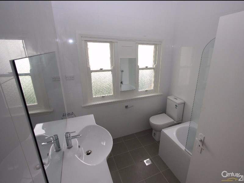 345 Macquarie St, Springwood NSW 2777