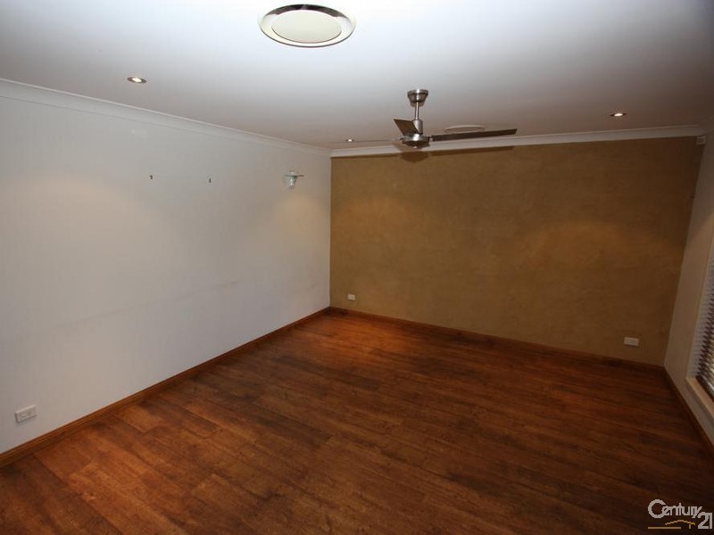 2 Scrubwren Place, Glenmore Park NSW 2745