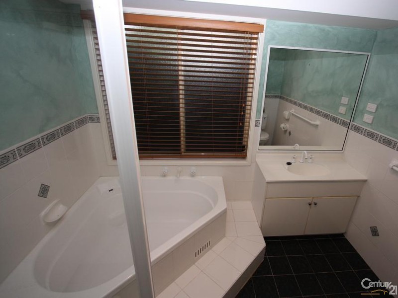 2 Scrubwren Place, Glenmore Park NSW 2745