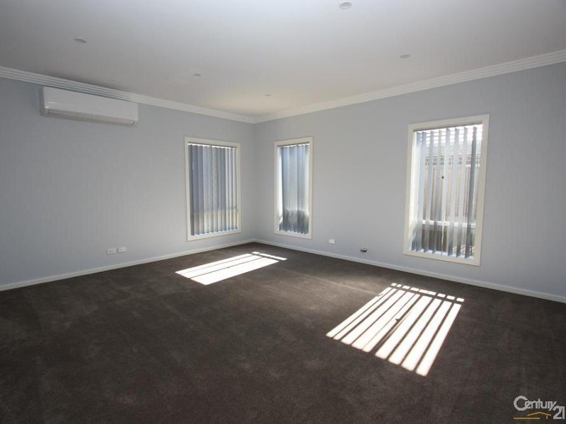 5 Darug Avenue, Glenmore Park NSW 2745