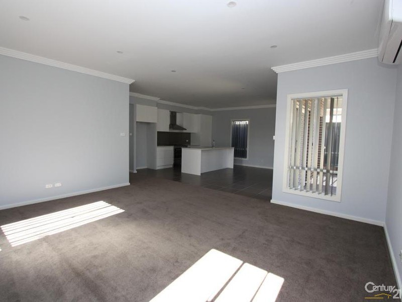 5 Darug Avenue, Glenmore Park NSW 2745