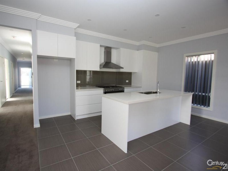 5 Darug Avenue, Glenmore Park NSW 2745