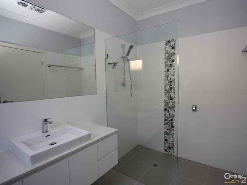 5 Darug Avenue, Glenmore Park NSW 2745