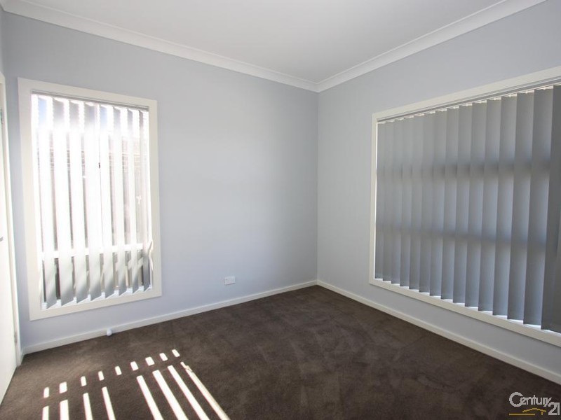 5 Darug Avenue, Glenmore Park NSW 2745