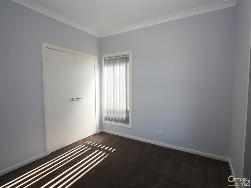 5 Darug Avenue, Glenmore Park NSW 2745