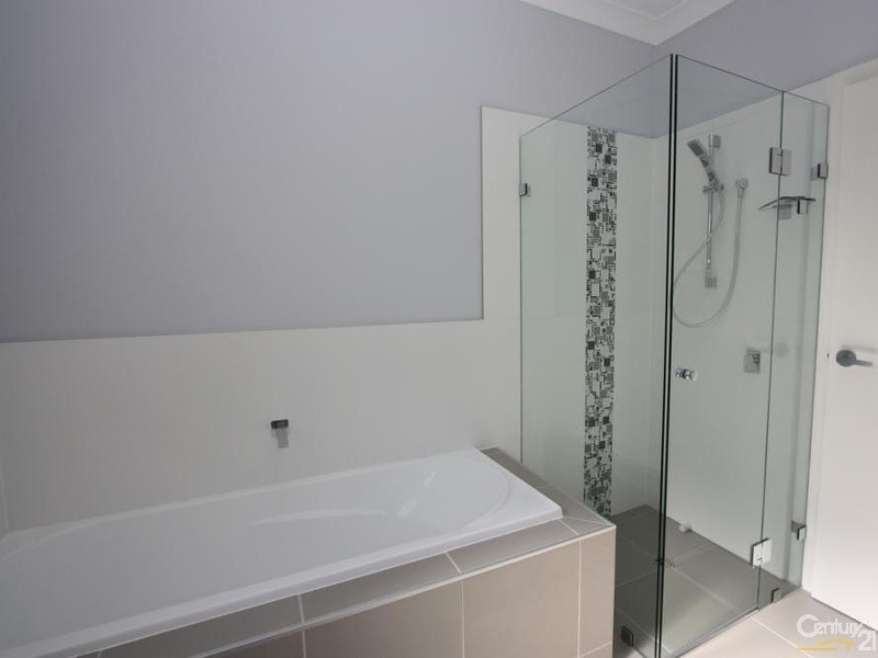 5 Darug Avenue, Glenmore Park NSW 2745