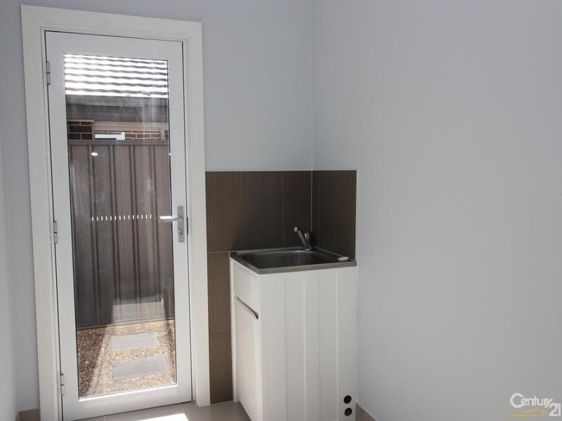 5 Darug Avenue, Glenmore Park NSW 2745