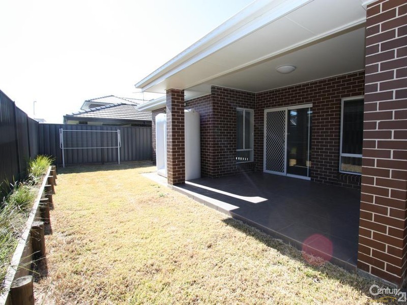 5 Darug Avenue, Glenmore Park NSW 2745