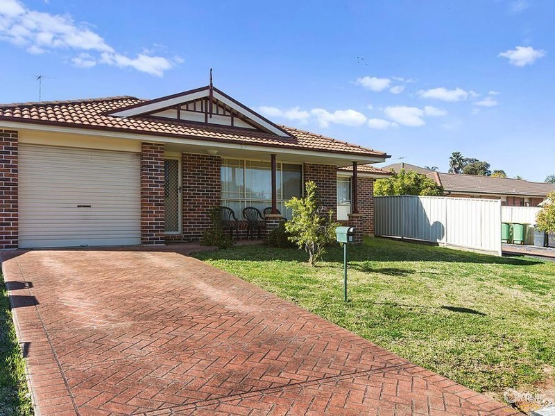5 Lang Place, Glenmore Park NSW 2745