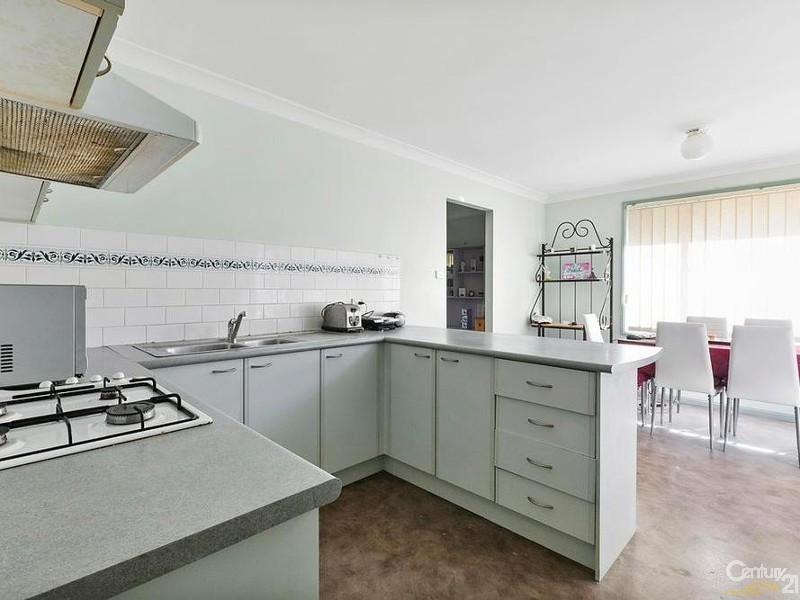 5 Lang Place, Glenmore Park NSW 2745