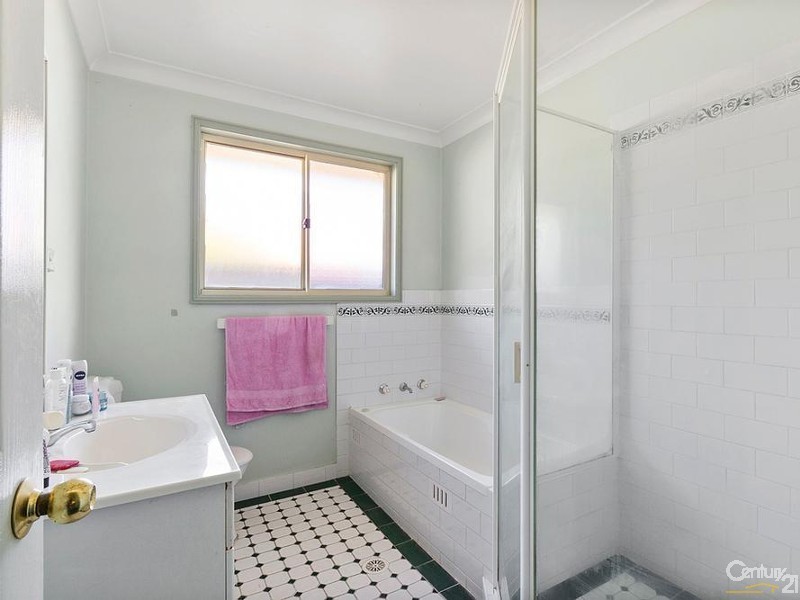 5 Lang Place, Glenmore Park NSW 2745