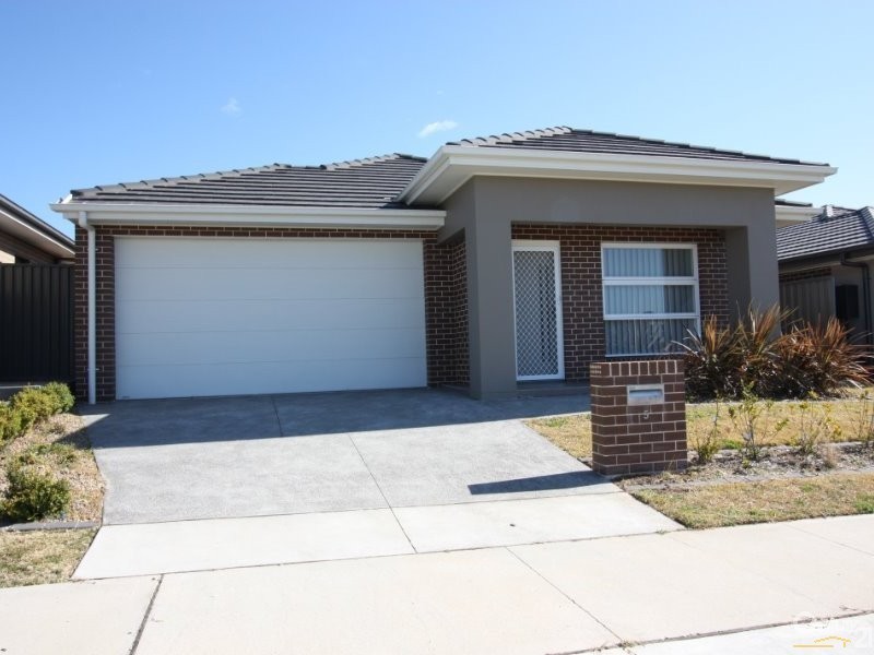 5 Darug Avenue, Glenmore Park NSW 2745