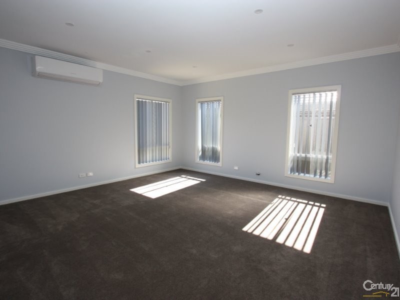 5 Darug Avenue, Glenmore Park NSW 2745