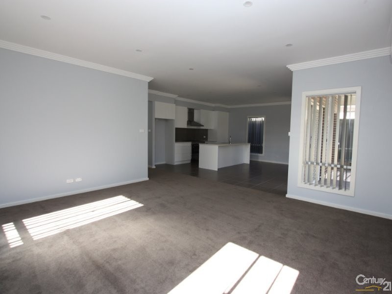 5 Darug Avenue, Glenmore Park NSW 2745