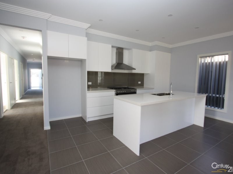 5 Darug Avenue, Glenmore Park NSW 2745