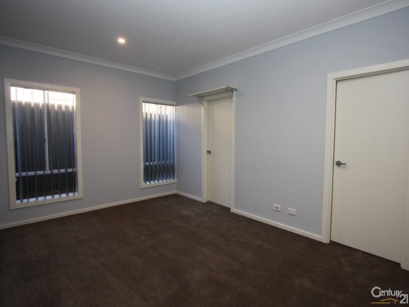 5 Darug Avenue, Glenmore Park NSW 2745