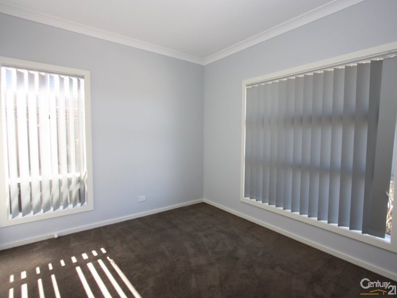 5 Darug Avenue, Glenmore Park NSW 2745