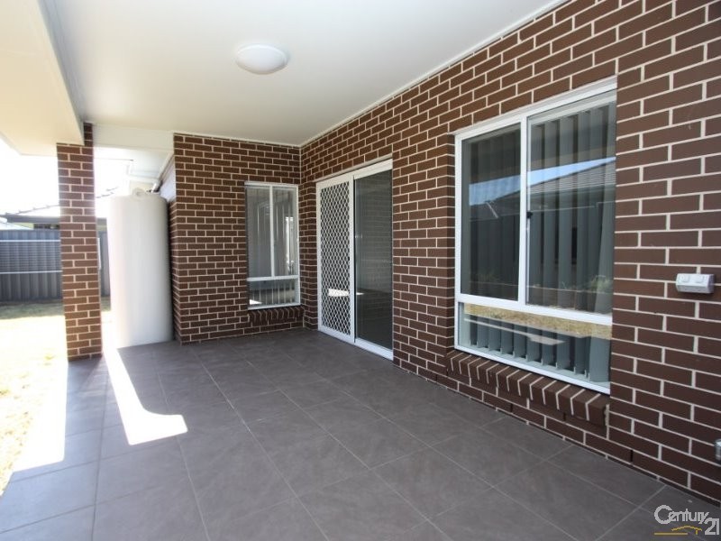 5 Darug Avenue, Glenmore Park NSW 2745
