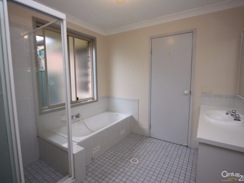8 Jillak Close, Glenmore Park NSW 2745