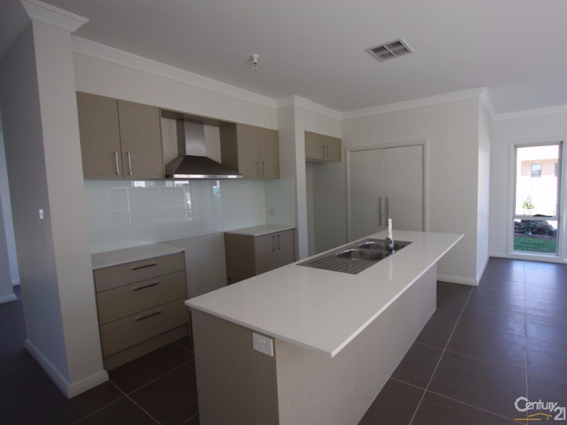 37 Empire Circuit, Penrith NSW 2750