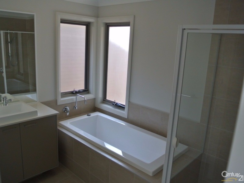 24 Glenmore Ridge Drive, Glenmore Park NSW 2745