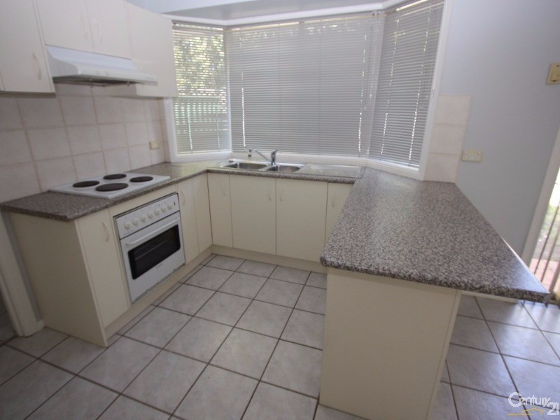 2/13 Lethbridge Street, Penrith NSW 2750