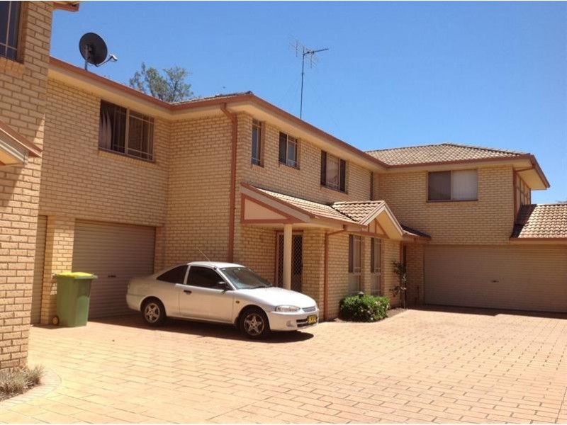 2/25 Derby Street, Kingswood NSW 2747