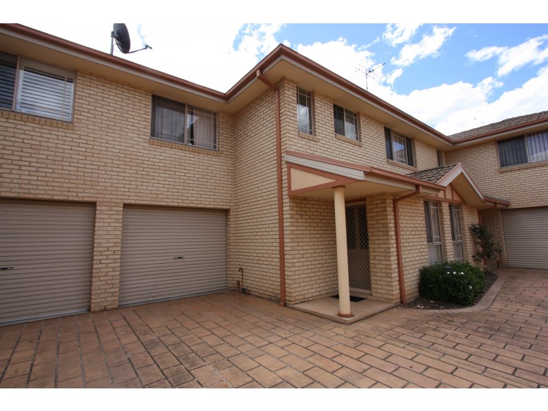 2/25 Derby Street, Kingswood NSW 2747