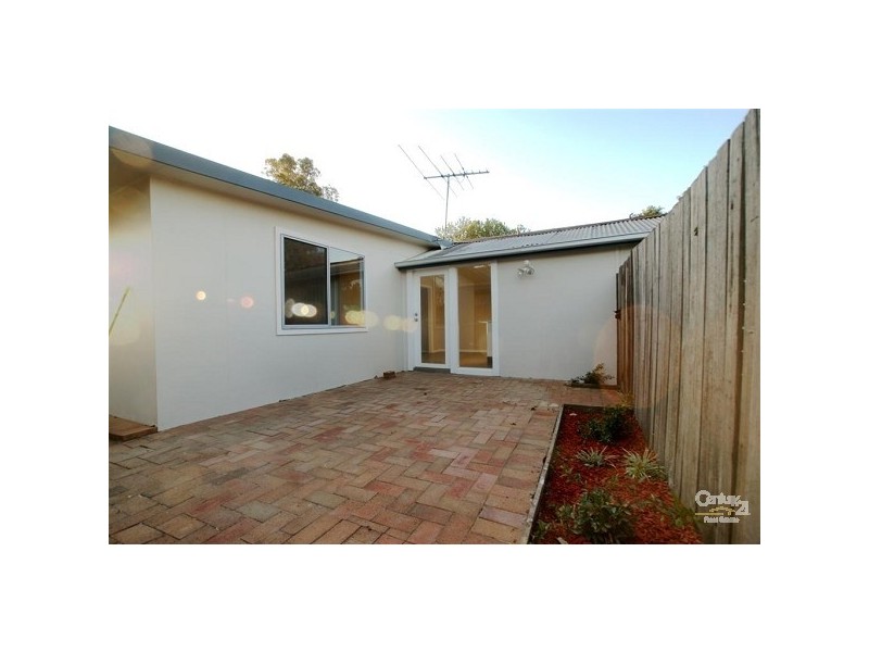Flat, 22 Short Street, Rosehill NSW 2142
