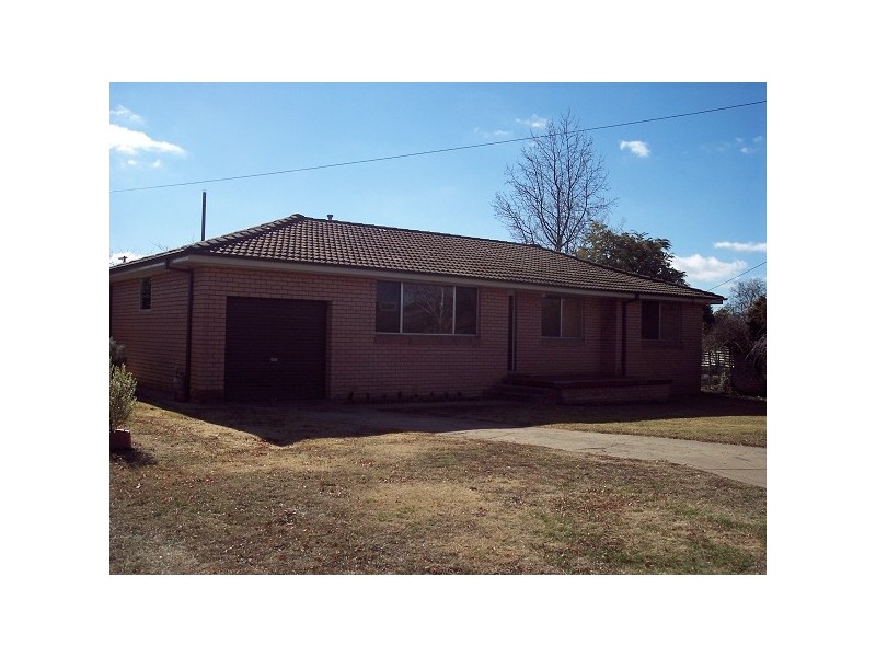 17 James Cook Crescent, Orange NSW 2800