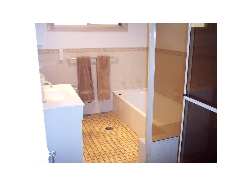 15 AVONDALE DRIVE, Orange NSW 2800