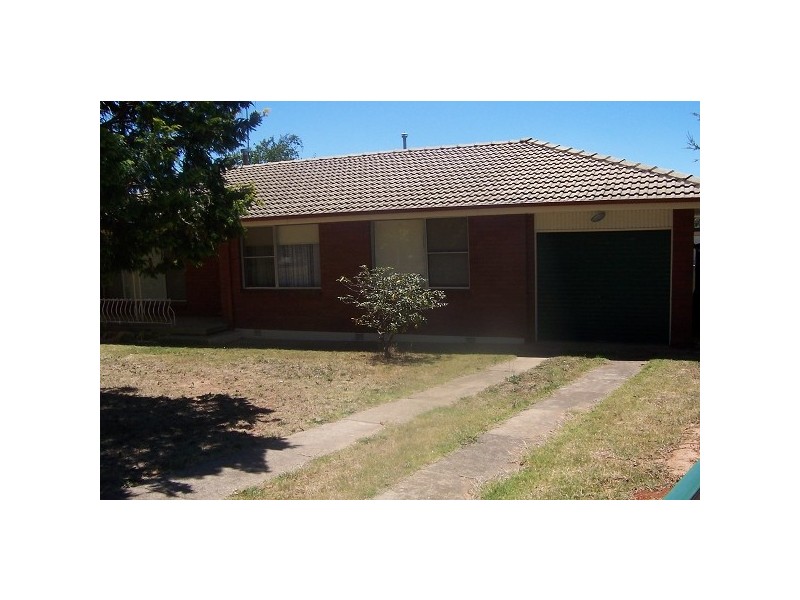 11 Racecourse Road, Orange NSW 2800