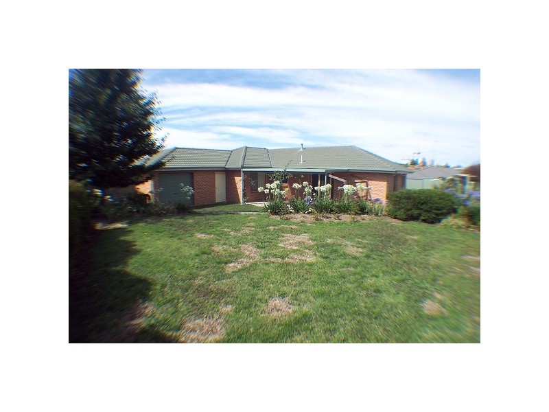 2 Melville Place, Orange NSW 2800