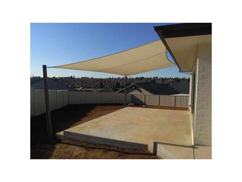 8 Valencia Drive, Orange NSW 2800