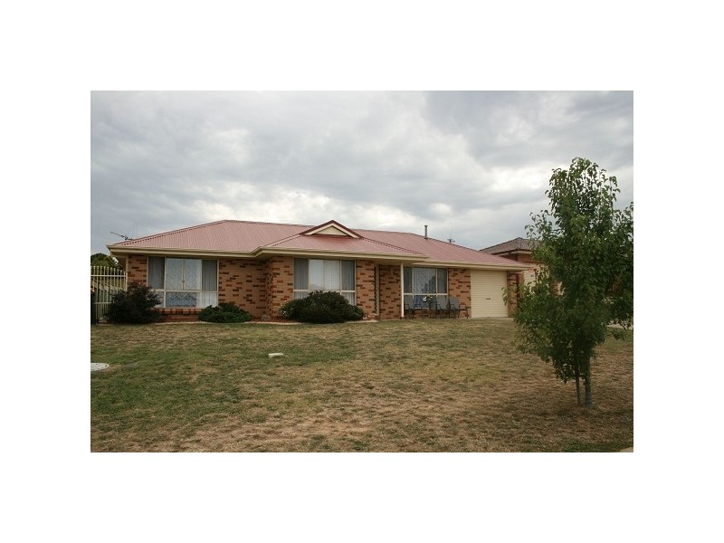 42 Quinlan Run, Orange NSW 2800