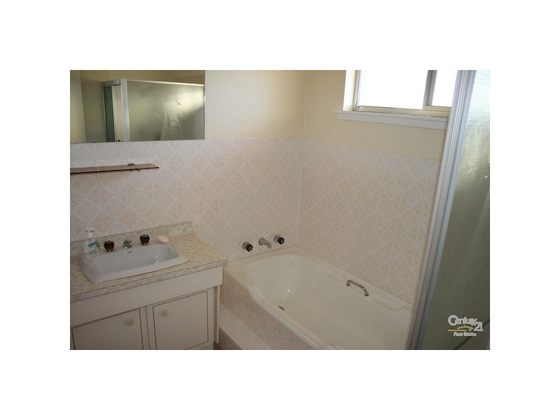 27 Boronia Crescent, Orange NSW 2800