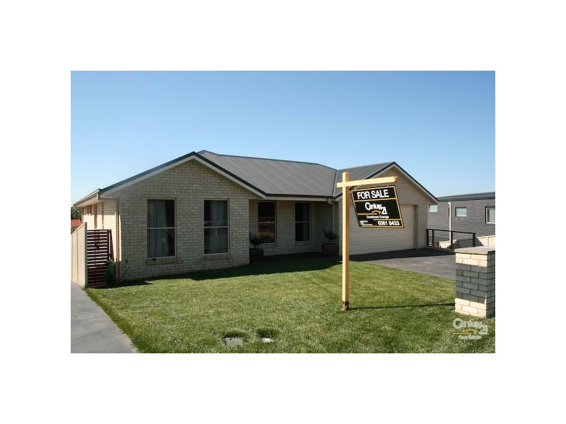 8 WINDAMINGLE PLACE, Orange NSW 2800