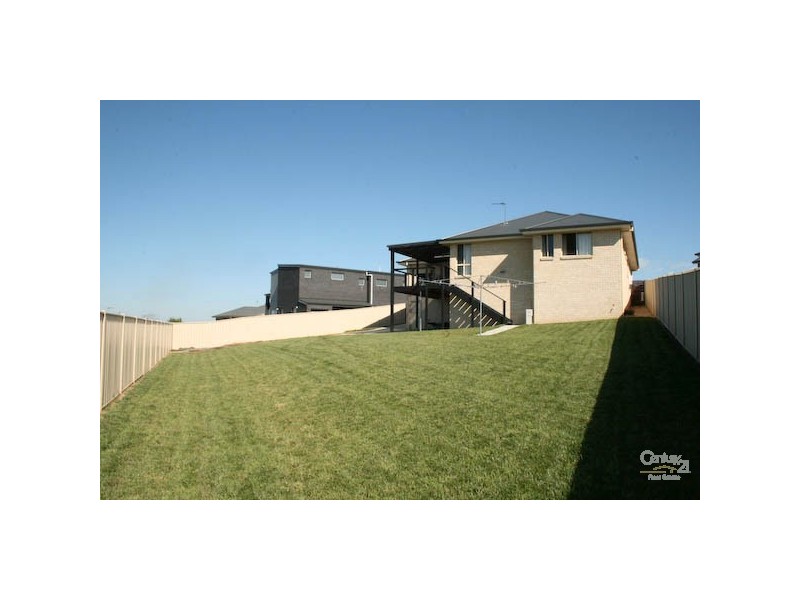 8 WINDAMINGLE PLACE, Orange NSW 2800