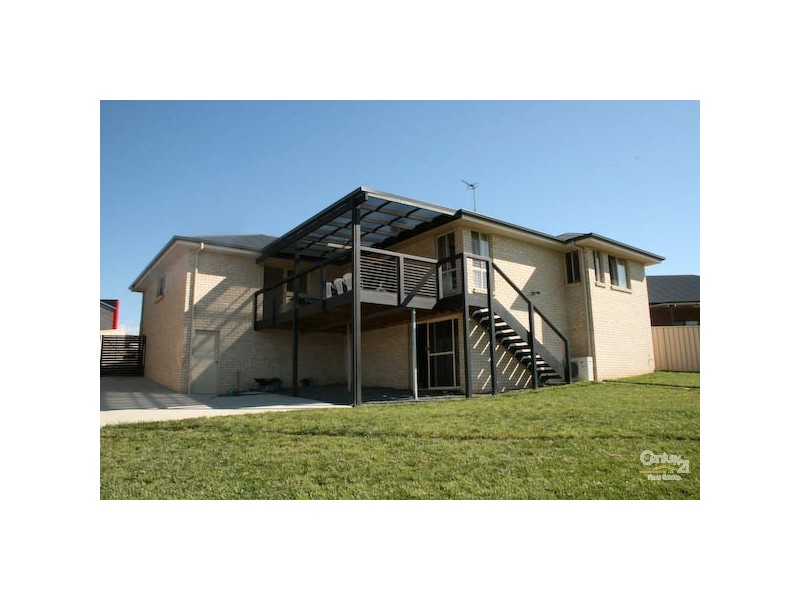 8 WINDAMINGLE PLACE, Orange NSW 2800