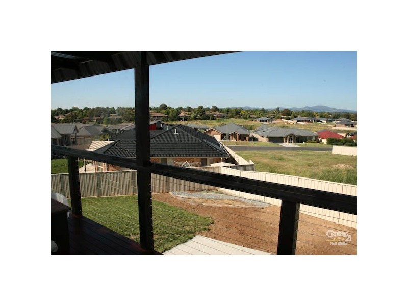 8 WINDAMINGLE PLACE, Orange NSW 2800