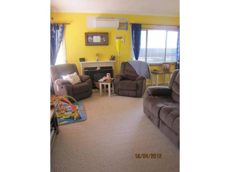 9 Racecourse Rd, Orange NSW 2800