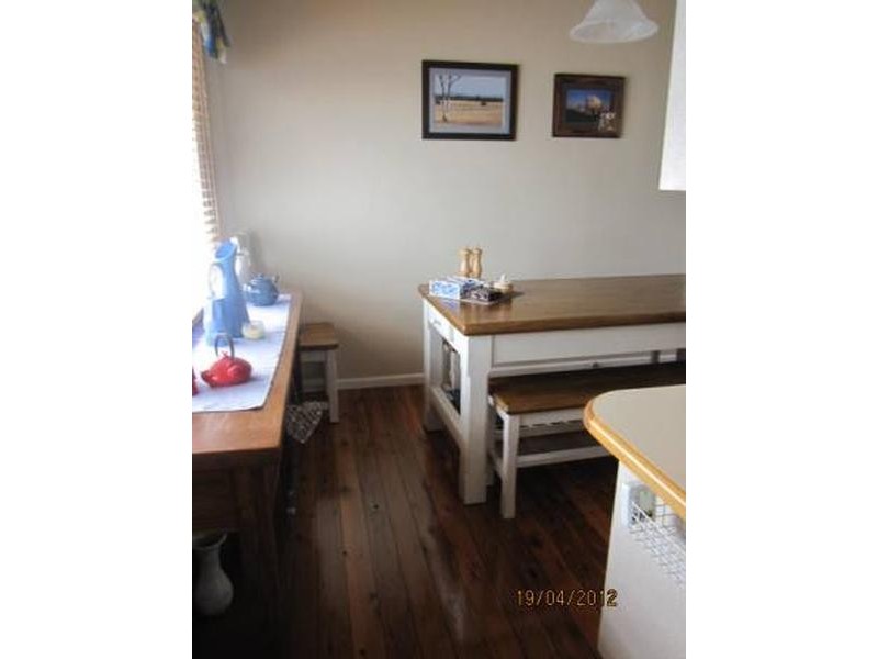 9 Racecourse Rd, Orange NSW 2800