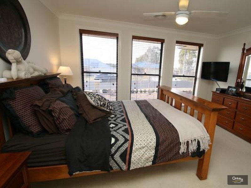 11 CATANIA STREET, Orange NSW 2800