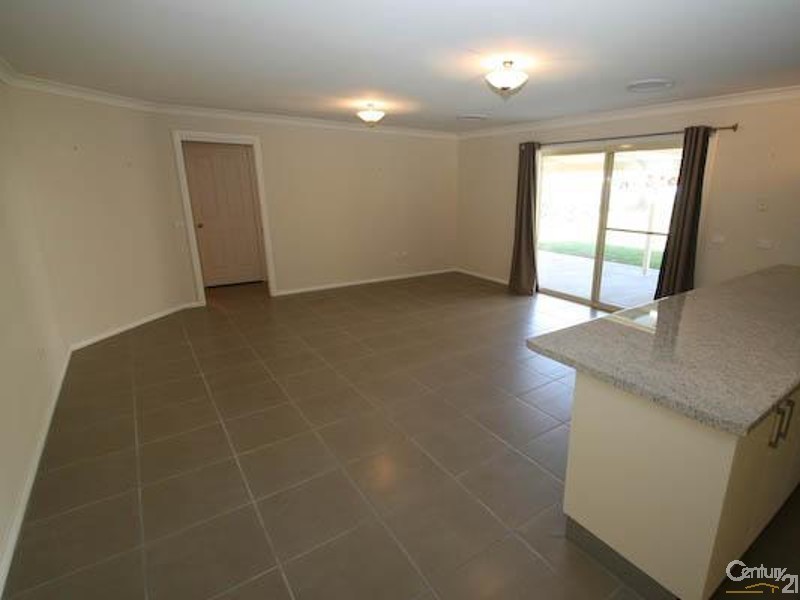 Spring Hill NSW 2800