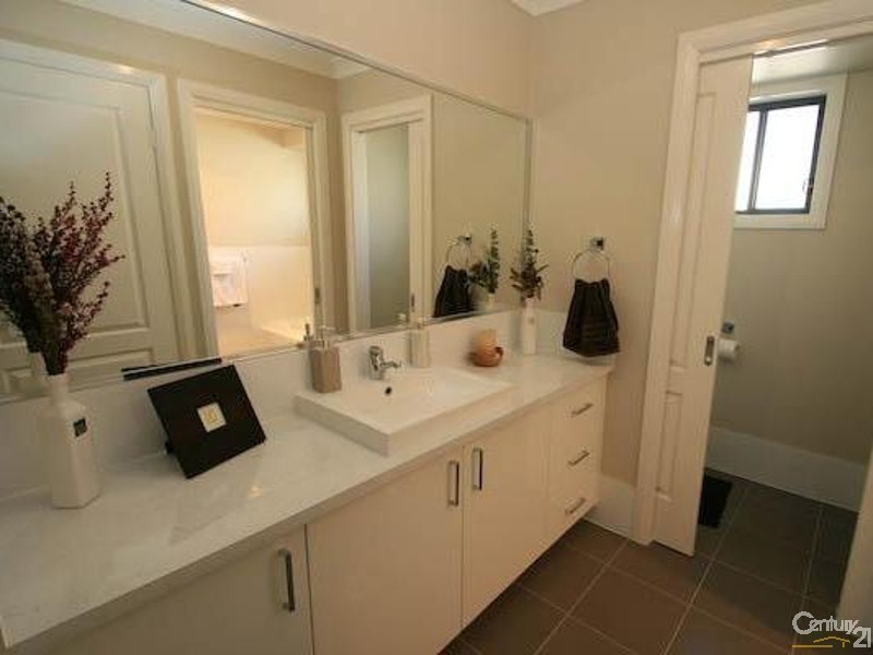 33 CATANIA STREET, Orange NSW 2800