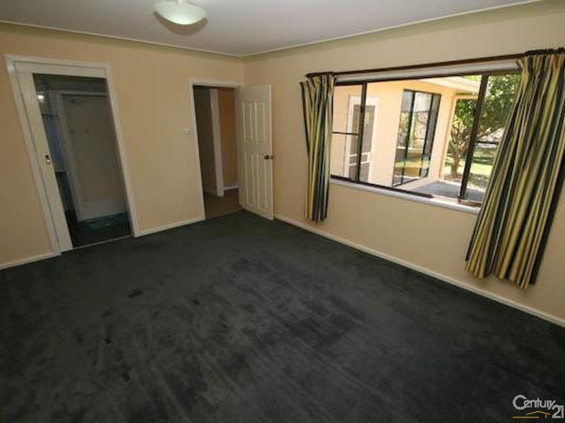 Spring Hill NSW 2800