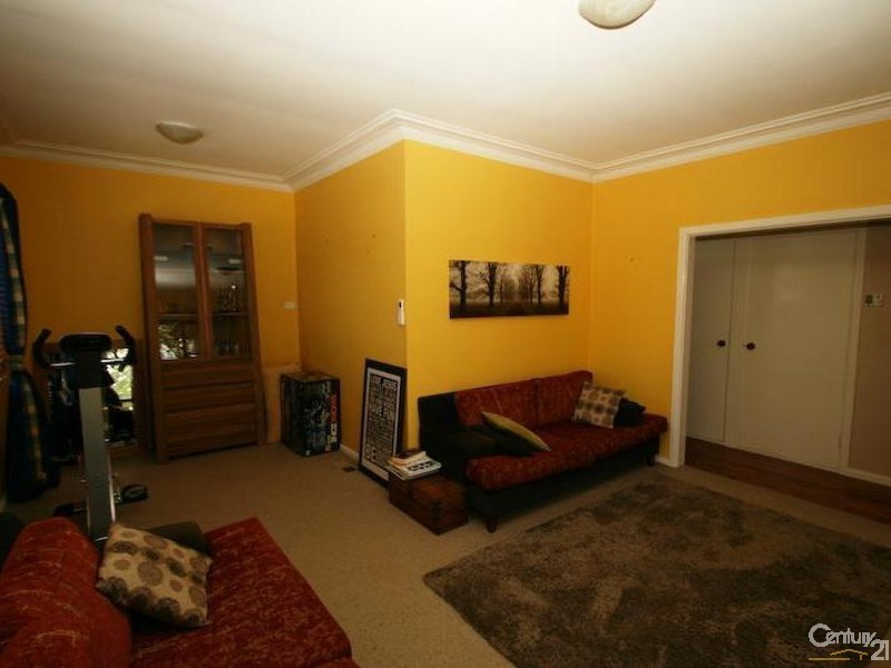 9 RACECOURSE ROAD, Orange NSW 2800