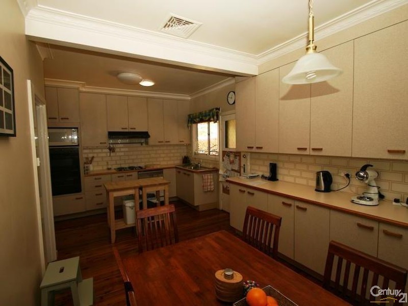 9 RACECOURSE ROAD, Orange NSW 2800