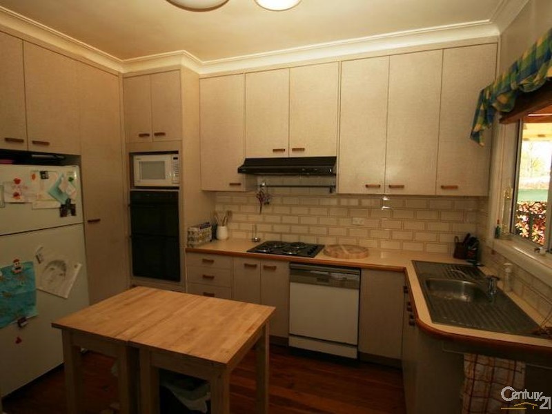 9 RACECOURSE ROAD, Orange NSW 2800